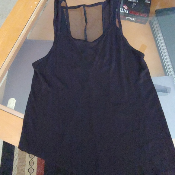 Workout top - Picture 1 of 3